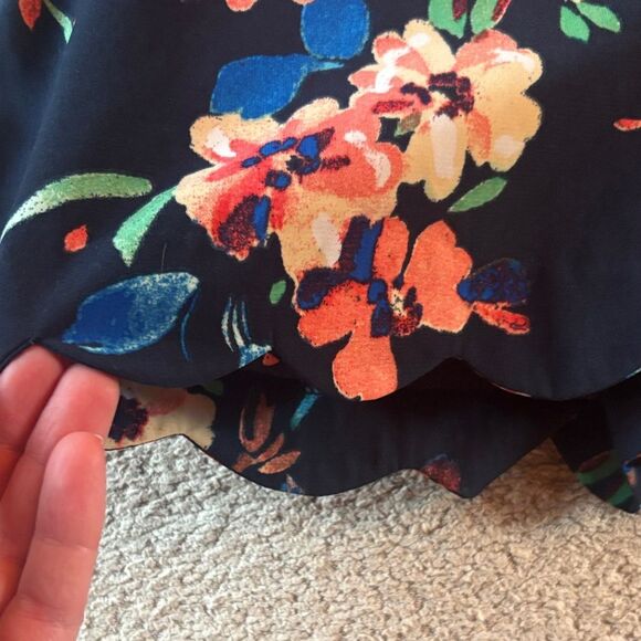 L🖤ve Tree Los Angeles Scalloped Floral Women's Shorts - Picture 3 of 9